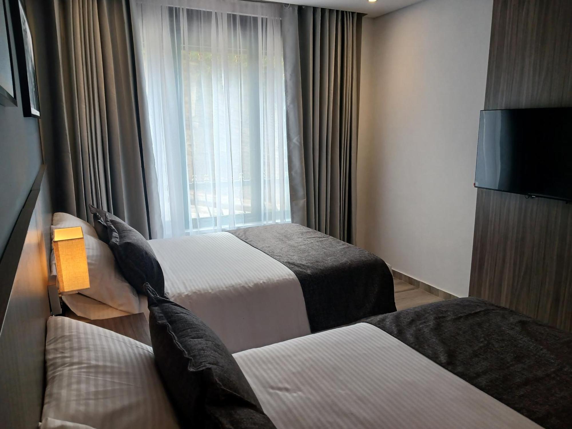 Hotel Santino Jenesano Exteriör bild
