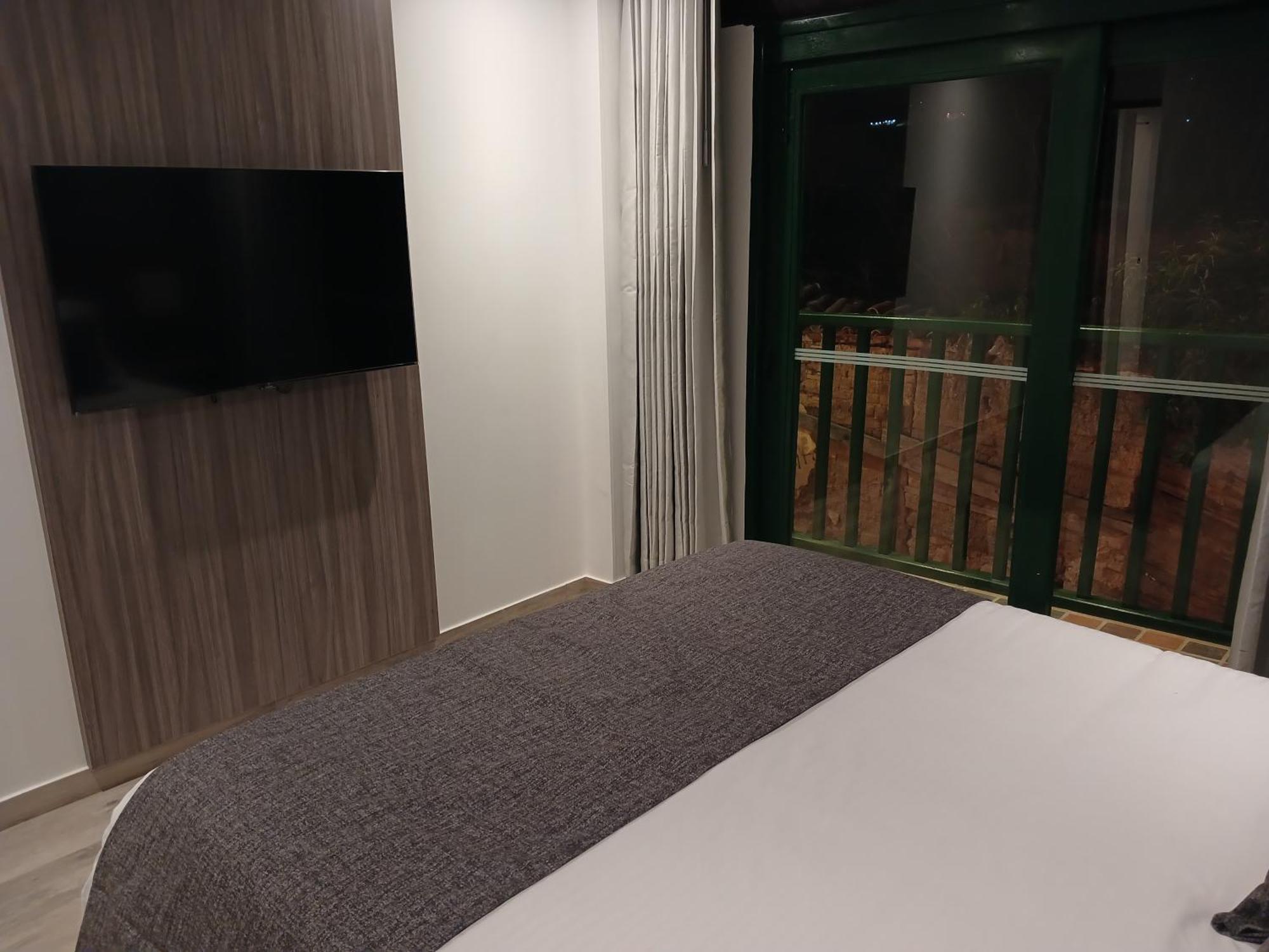 Hotel Santino Jenesano Exteriör bild